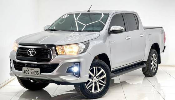 TOYOTA HILUX 2.8 SRV 4X4 CD 16V DIESEL 4P AUTOMÁTICO TOYOTA HILUX 2.8 SRV 4X4 CD 16V DIESEL 4P AUTOMÁTICO